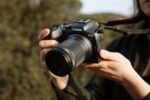 Solo el cuerpo de la cámara sin espejo Canon EOS R6 Mark II, color negro. - Imagen 6